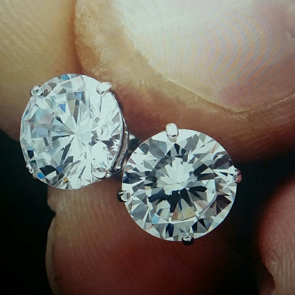 14K White Gold Solitaire Stud earrings 6mm